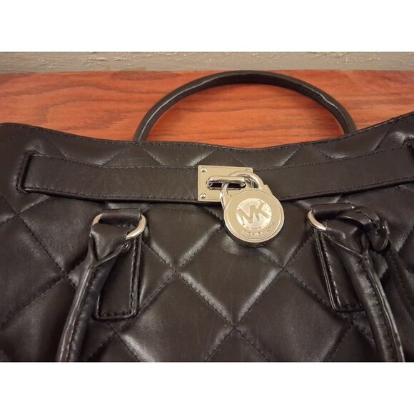 Michael Kors Large Hamilton Quilted Shoulder Bag Handbag Leather Lock &Key Black - Picture 4 of 5